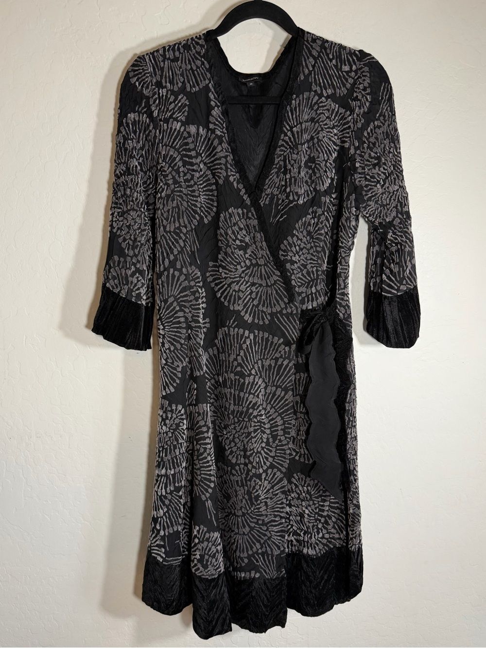Komarov Black & Gray Floral Crinkle Faux Wrap Midi Dress Medium